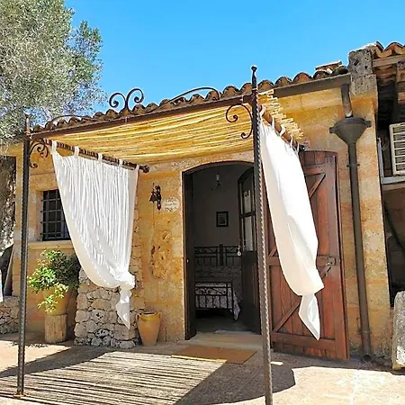 Masseria Borgo Del Gallo Bed & Breakfast