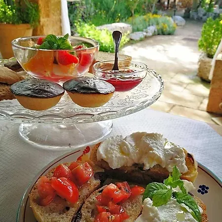 Bed & Breakfast Masseria Borgo Del Gallo 3*